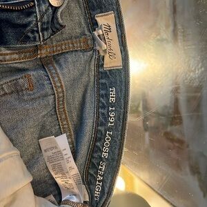 Madewell men’s jeans 1991 loose straight jean in Aalto wash. 28 x 30.